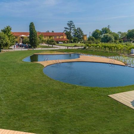Agriturismo Tenuta Regina - Glamping Luxury Lodges And Apartments Palazzolo dello Stella Luaran gambar