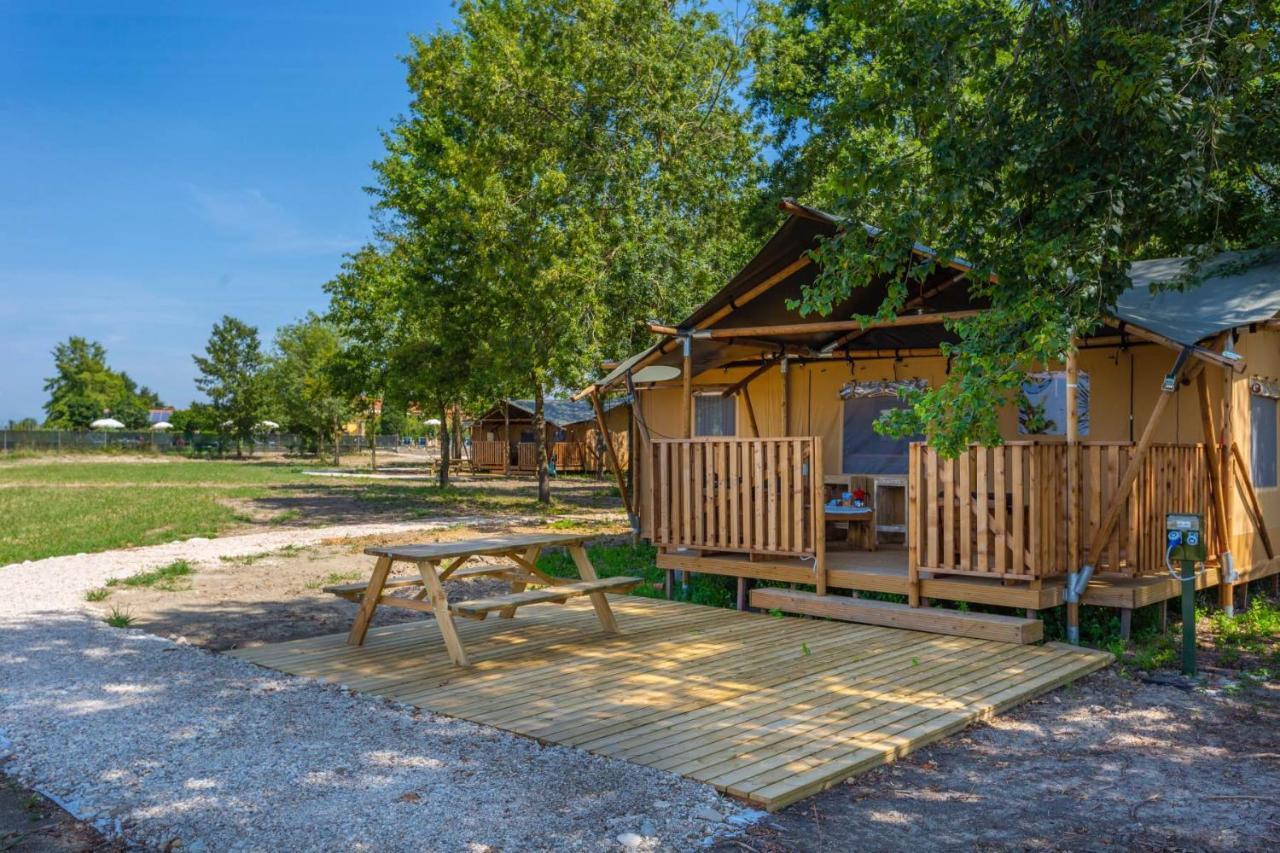 Agriturismo Tenuta Regina - Glamping Luxury Lodges And Apartments Palazzolo dello Stella Luaran gambar