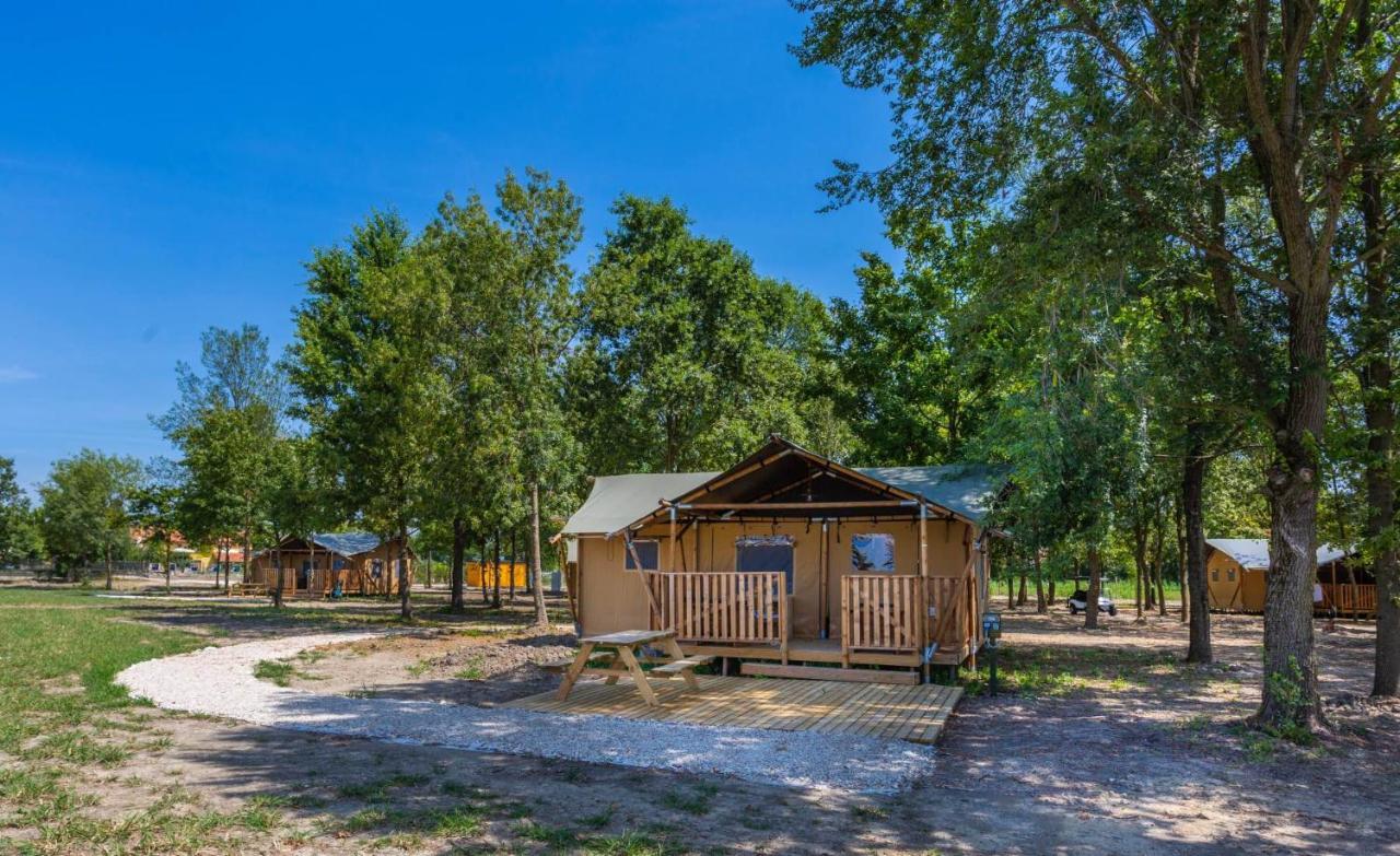 Agriturismo Tenuta Regina - Glamping Luxury Lodges And Apartments Palazzolo dello Stella Luaran gambar
