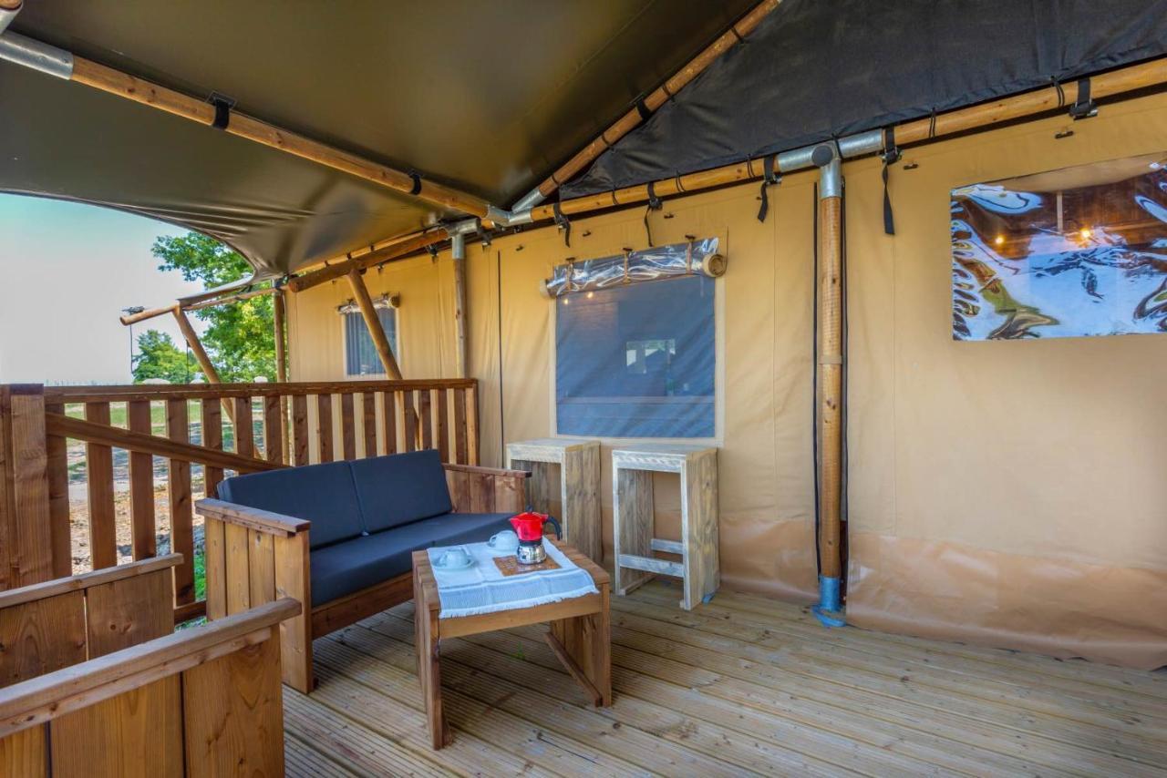 Agriturismo Tenuta Regina - Glamping Luxury Lodges And Apartments Palazzolo dello Stella Luaran gambar
