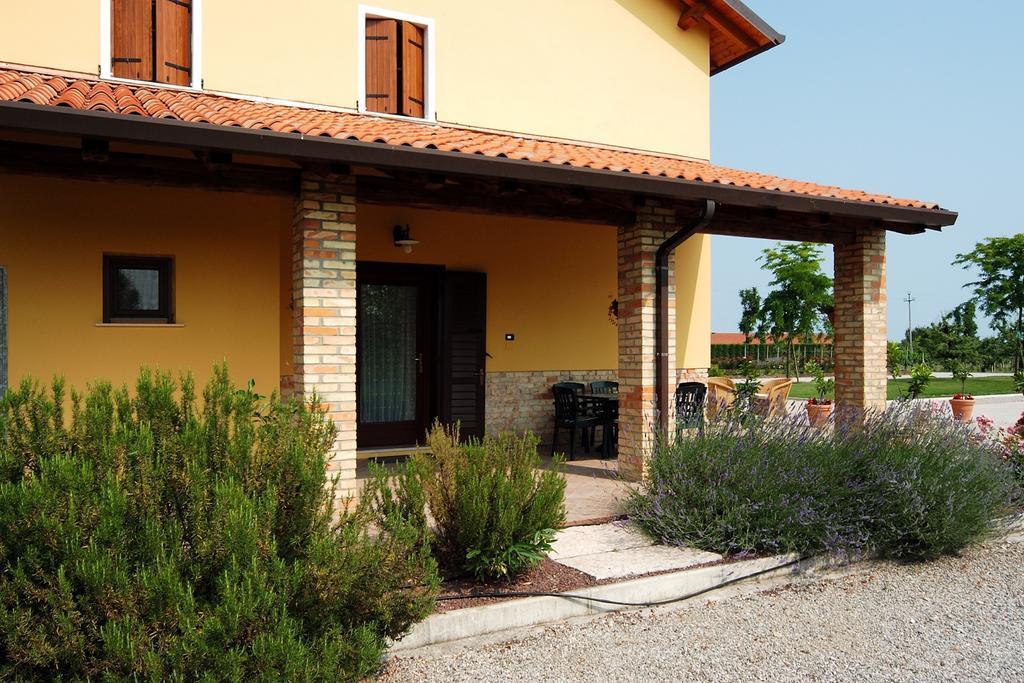 Agriturismo Tenuta Regina - Glamping Luxury Lodges And Apartments Palazzolo dello Stella Luaran gambar