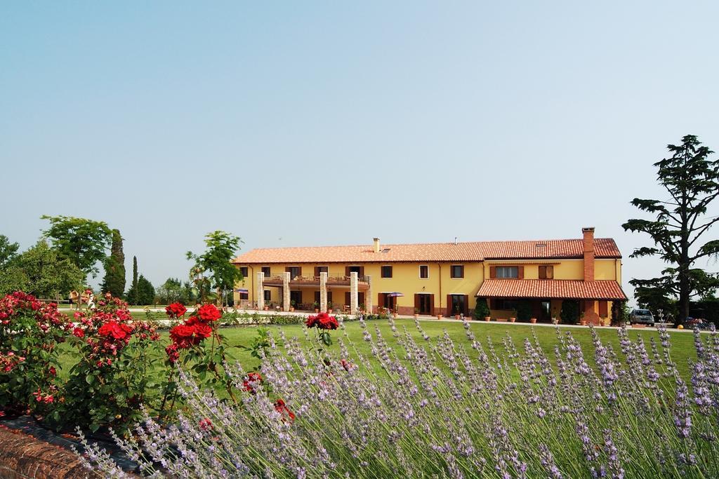 Agriturismo Tenuta Regina - Glamping Luxury Lodges And Apartments Palazzolo dello Stella Luaran gambar