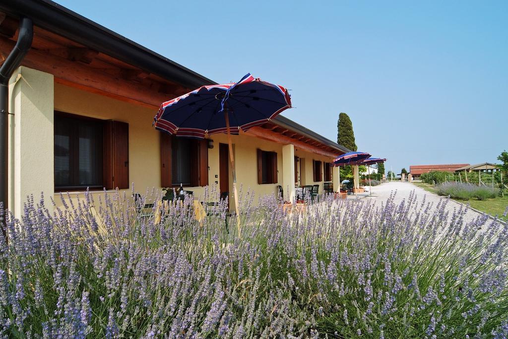 Agriturismo Tenuta Regina - Glamping Luxury Lodges And Apartments Palazzolo dello Stella Luaran gambar