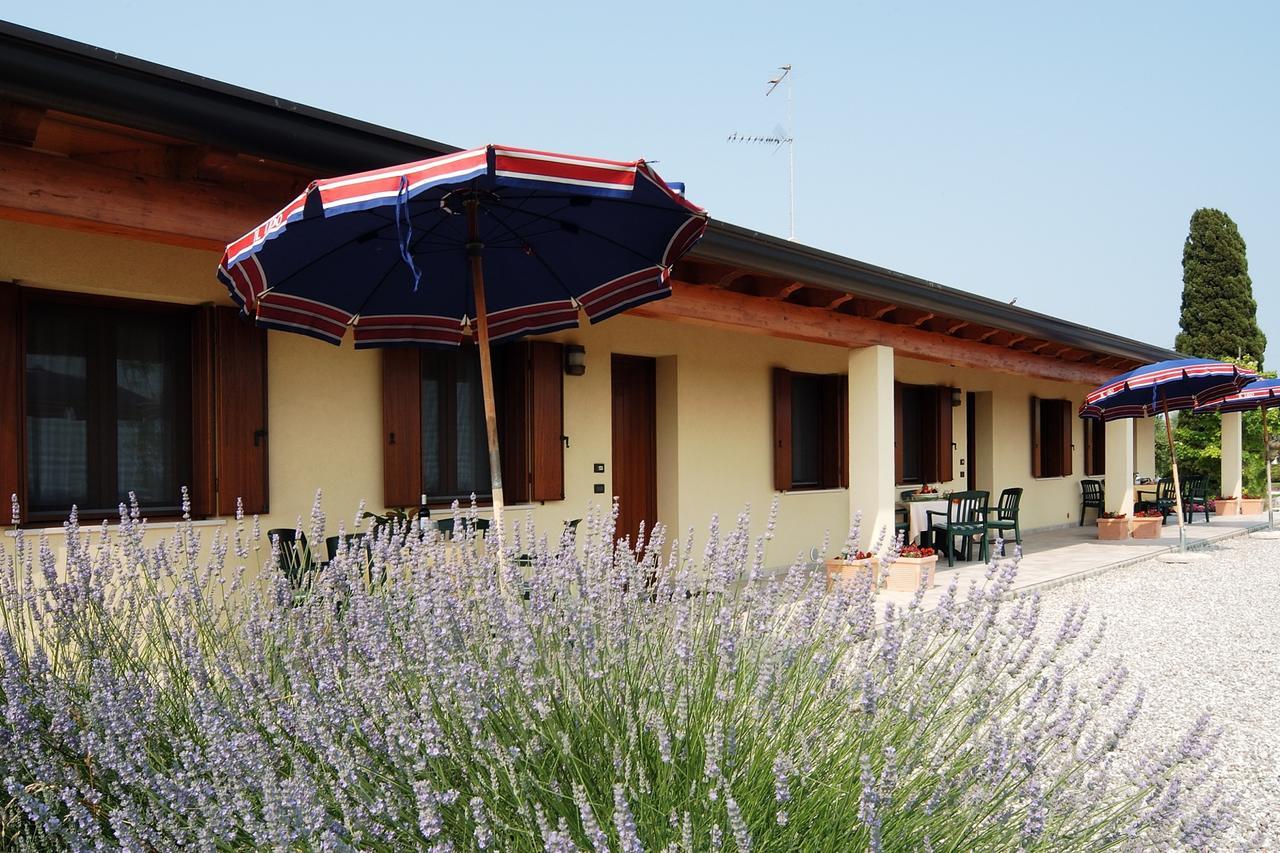 Agriturismo Tenuta Regina - Glamping Luxury Lodges And Apartments Palazzolo dello Stella Luaran gambar