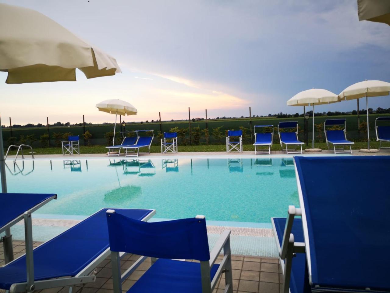 Agriturismo Tenuta Regina - Glamping Luxury Lodges And Apartments Palazzolo dello Stella Luaran gambar