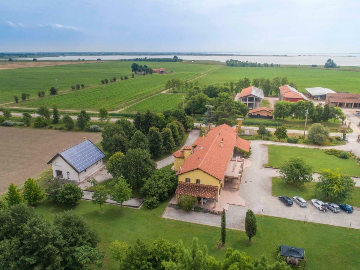 Agriturismo Tenuta Regina - Glamping Luxury Lodges And Apartments Palazzolo dello Stella Luaran gambar