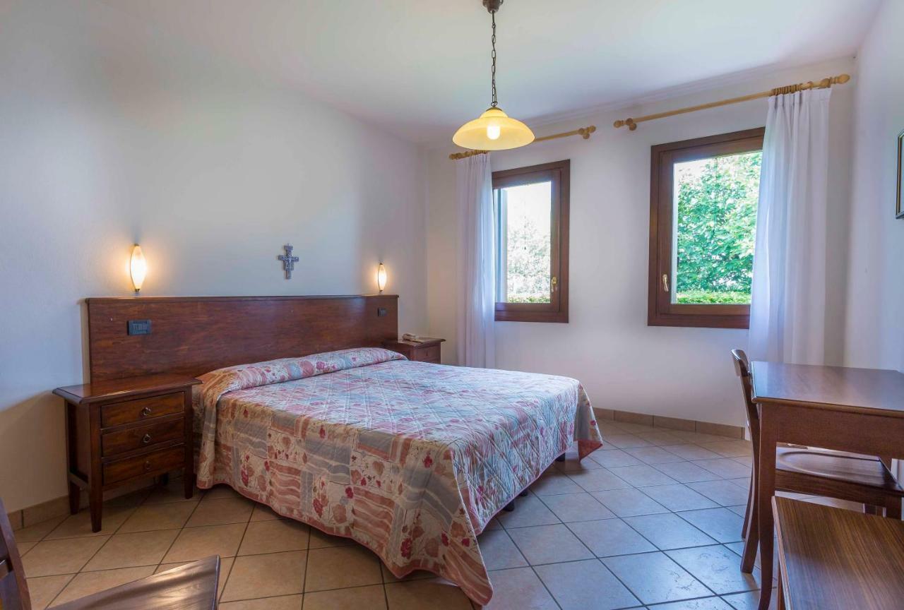 Agriturismo Tenuta Regina - Glamping Luxury Lodges And Apartments Palazzolo dello Stella Luaran gambar