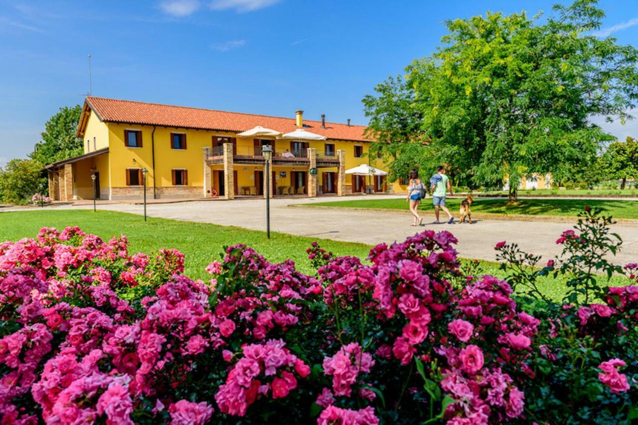 Agriturismo Tenuta Regina - Glamping Luxury Lodges And Apartments Palazzolo dello Stella Luaran gambar