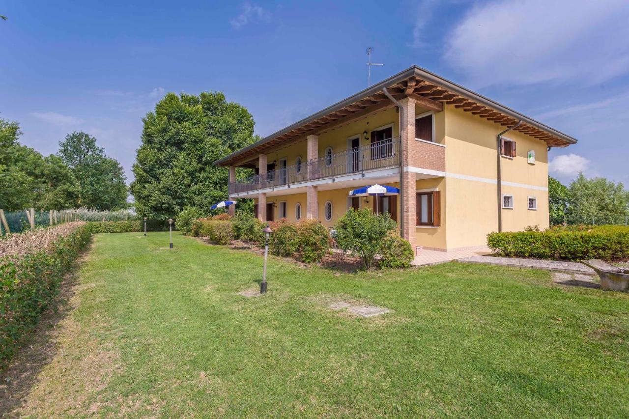 Agriturismo Tenuta Regina - Glamping Luxury Lodges And Apartments Palazzolo dello Stella Luaran gambar