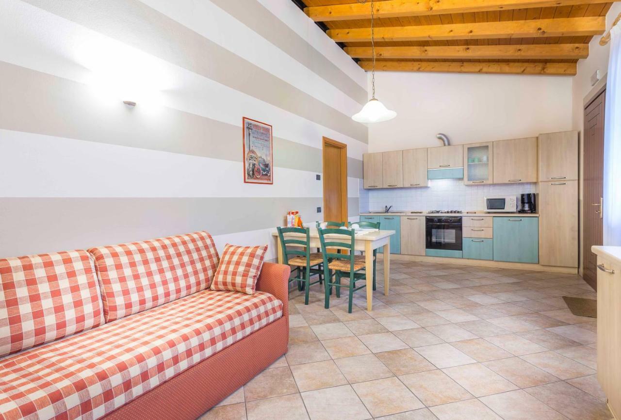 Agriturismo Tenuta Regina - Glamping Luxury Lodges And Apartments Palazzolo dello Stella Luaran gambar