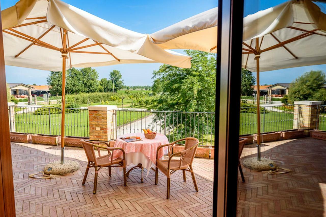 Agriturismo Tenuta Regina - Glamping Luxury Lodges And Apartments Palazzolo dello Stella Luaran gambar