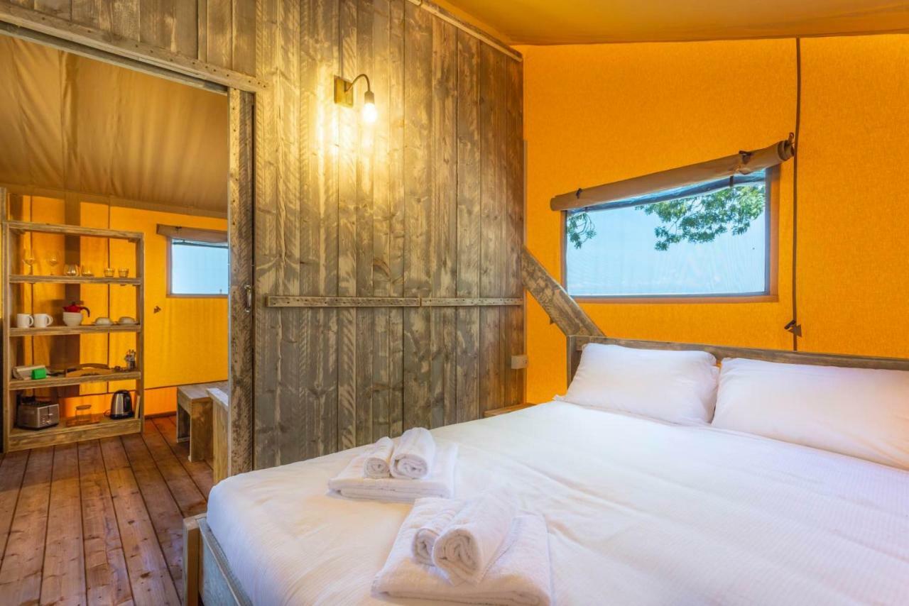 Agriturismo Tenuta Regina - Glamping Luxury Lodges And Apartments Palazzolo dello Stella Luaran gambar