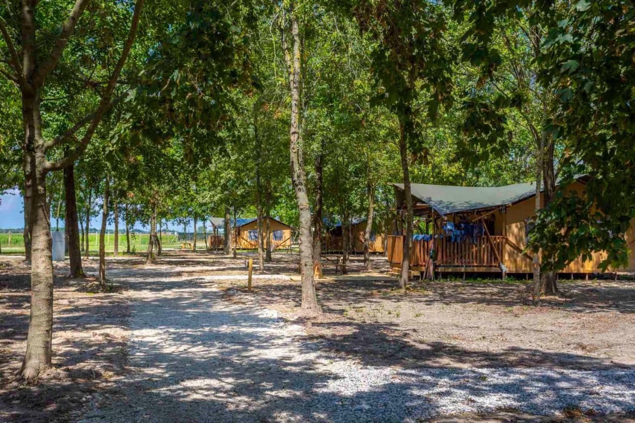 Agriturismo Tenuta Regina - Glamping Luxury Lodges And Apartments Palazzolo dello Stella Luaran gambar